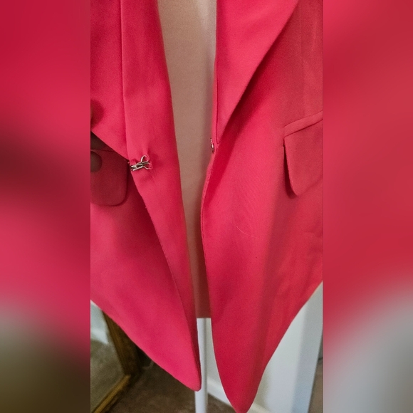 BISOU BISOU Hot pink single button closure blazer. Size Medium - Picture 6 of 11